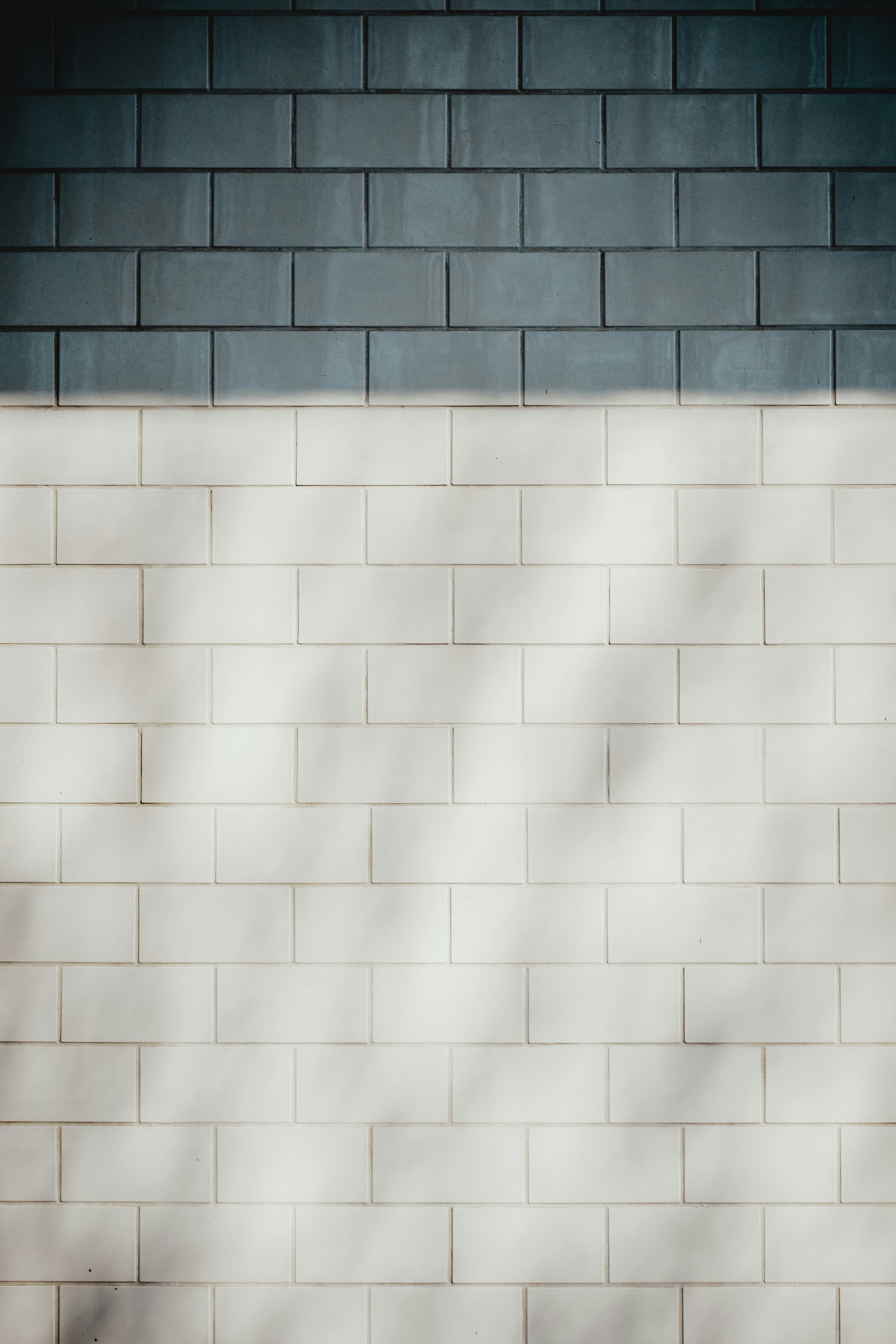 Wall with dark gray and white tiles.